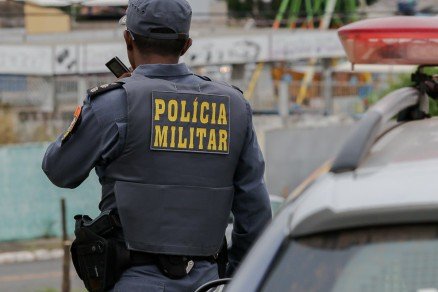 Homem invade igreja e tenta raptar recém-nascido no colo da mãe