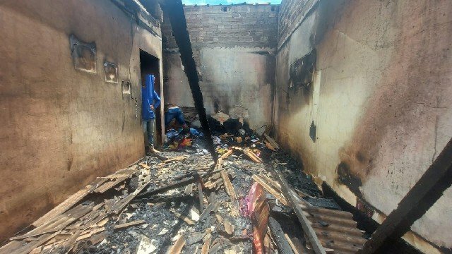 Mulher morre carbonizada em residência no bairro Araguaia em Guarantã do Norte.