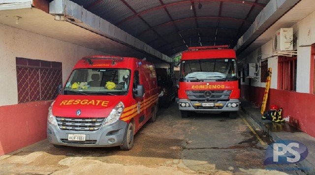 Barco vira, mulher morre, cinco são levados ao hospital e bombeiros buscam homem desparecido