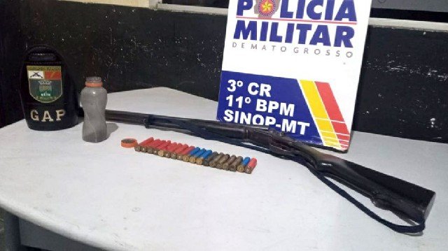 Adolescente é apreendido com espingarda