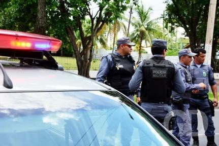 PM prende homem que se masturbava em praça