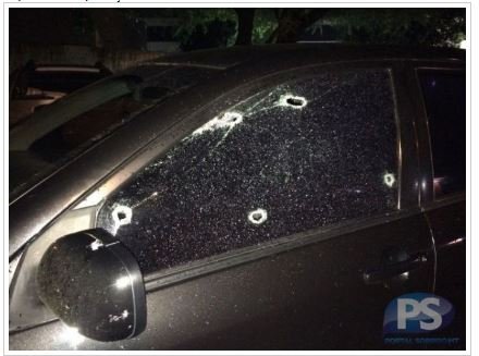 Motorista escapa ileso após ter Corolla metralhado por bandidos; veja fotos