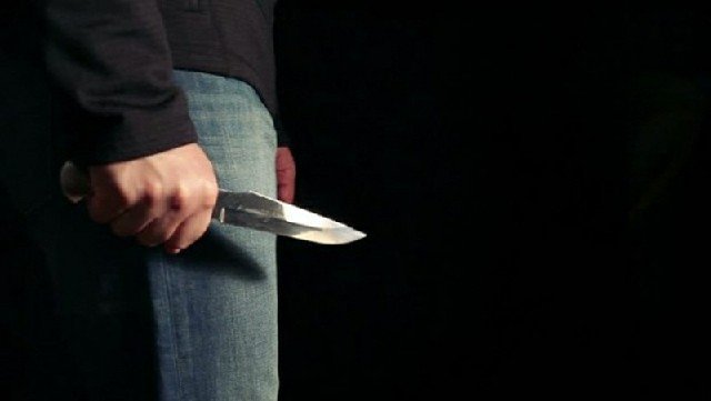 Conhecidos' chamam jovem para conversar e matam com quatro facadas