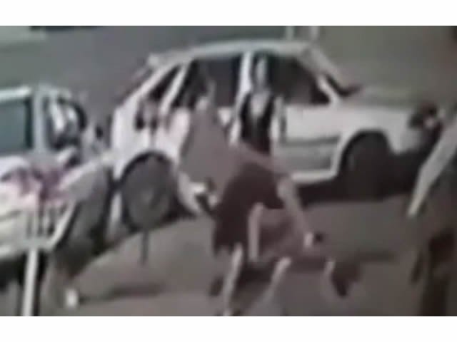 Mulher leva 'voadeira no peito' durante briga