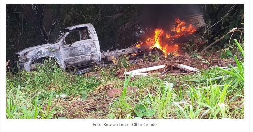 Caminhonete pega fogo após se envolver em acidente na BR 163 entre Matupá e Peixoto