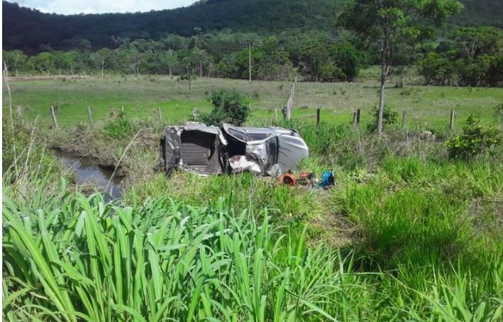 Engenheiro morre e outros quatro servidores da AMM ficam feridos após caminhonete derrapar e sair da pista
