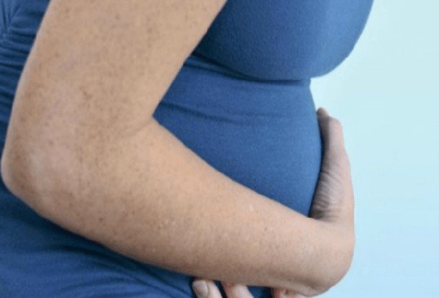 Grávida é mantida em cárcere privado por dívida do marido