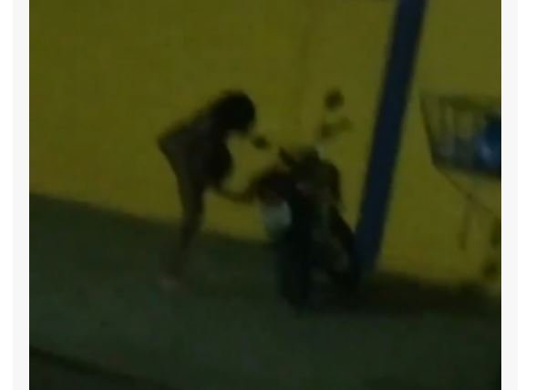 PM prende travesti por quebrar moto de suposto cliente