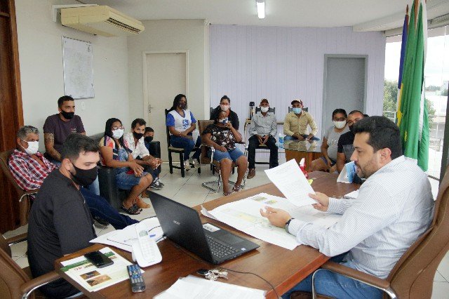 Moradores se reúnem com prefeito Maninho e reivindicam várias ações de infraestrutura