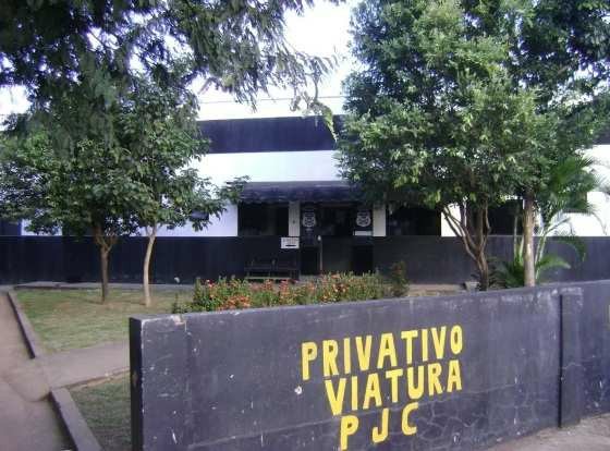 Pai pede para morar com a filha e aproveita confiança para estuprar neto