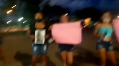 Família de pedreiro que desapareceu após ser espancado por policiais e levado inconsciente de casa faz protesto em MT