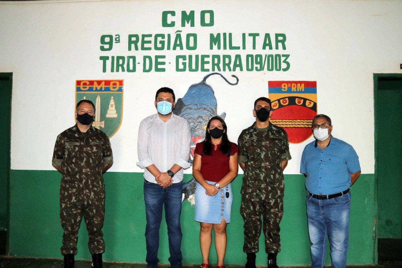 Prefeito Maninho visita Tiro de Guerra de Colíder