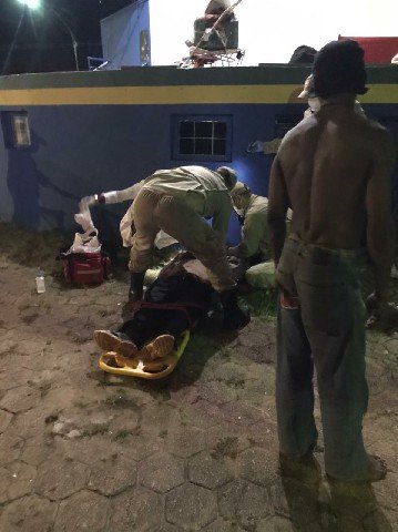Homem sofre queda do palco da Praça Central de Colíder durante uma discussão
