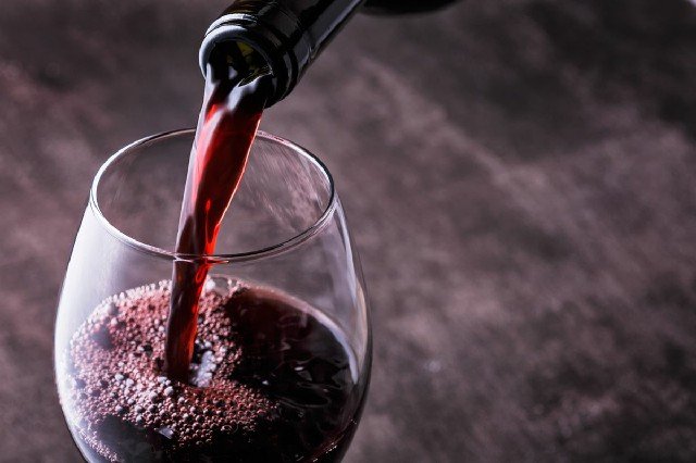 Pesquisa sugere que tanino, presente no vinho, pode inibir infecção por Covid-19