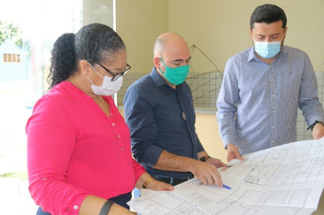 Prefeito Maninho visita antigo fórum e cogita mudança de secretarias para o local