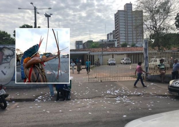 Cacique tenta votar 71 vezes é preso; índios atacam Exército com flechas