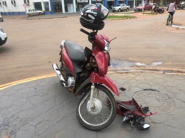 Motociclista envolve em acidente no centro de Colider. (Fotos)