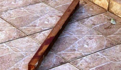 Jovem é espancado por assaltantes durante assalto