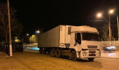 Bandidos roubam carreta carregada com carne