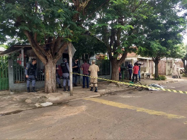 Homem é morto com 3 disparos enquanto pedalava