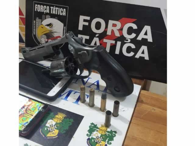Suspeito de roubo é morto após troca de tiros com a PM