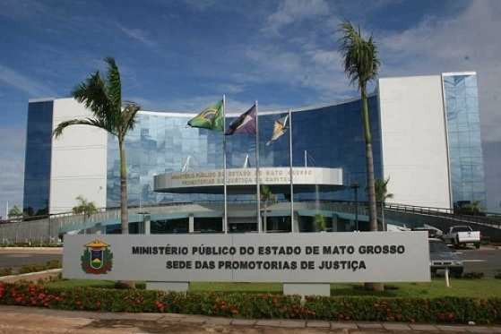 Prefeito de cidade de 5 mil habitantes torra R$ 1,2 milhão com fotos e vídeos