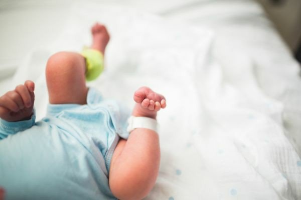 Pais invadem UTI e sequestram filho recém-nascido