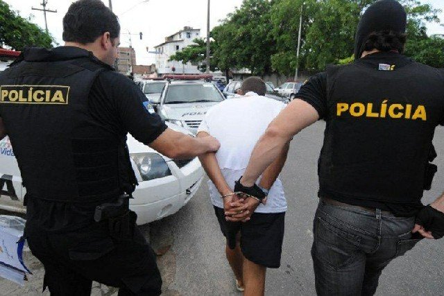 Homem é preso por abusar de três filhos