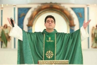 Padre Robson pede morte de desafeto