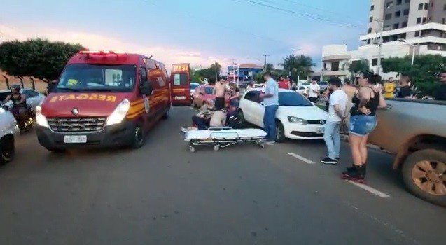 Criança de 09 anos de idade fica ferida ao ser atropelada por motocicleta