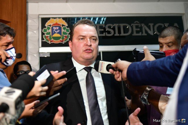 Max Russi é eleito novo presidente da Assembleia e promete dar continuidade à gestão de Botelho