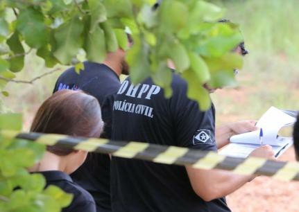 Trabalhador encontra ossada dentro de cova durante limpeza de terreno