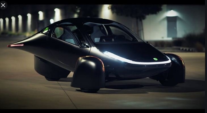 Carro que lembra o Batmóvel é movido a energia solar e pode ser produzido em massa. (vídeo)