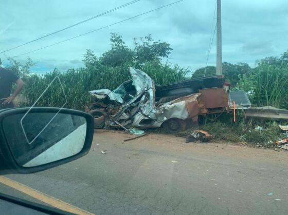 Cadáver cai na pista e motorista de carro de funerária morre em acidente