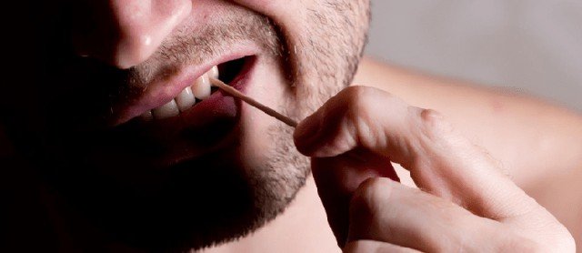 Homem morre após engolir palito de dente