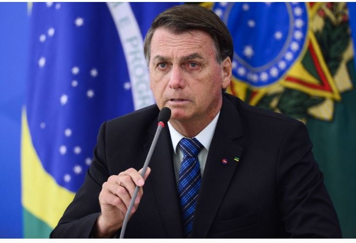 Bolsonaro zera PIS e Cofins do diesel e do gás de cozinha