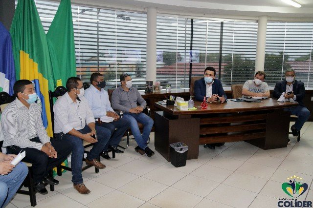 Prefeito Maninho se reúne com líderes religiosos do município de Colíder