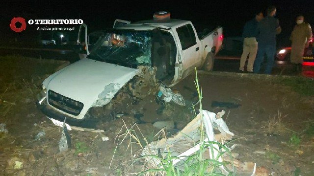 Caminhonetes colidem frontalmente na BR-163 e homem morre
