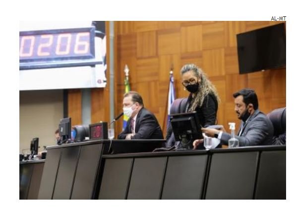Deputado sem máscara em plenário vota para multar quem não usa o equipamento de proteção