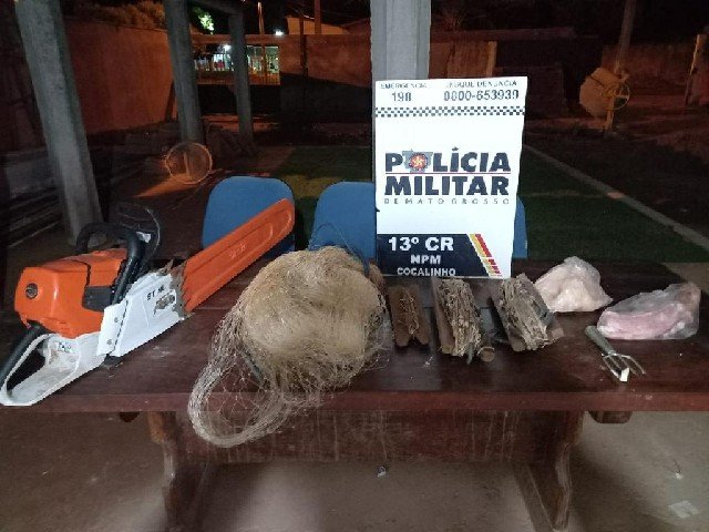 PM encontra motosserra e carne de caça em acampamento