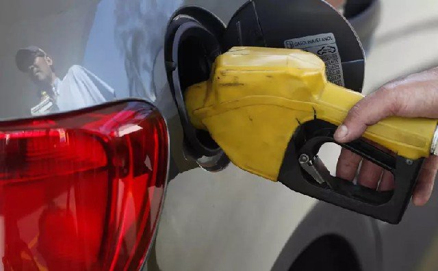 Petrobras anuncia 6º reajuste no ano, alta de 8,8% na gasolina e 5,5% no diesel