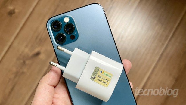 Procon-SP ameaça multar Apple em R$ 10 milhões por iPhone sem carregador