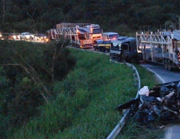 Motorista de carreta foge após esmagar Jeep e matar homem de 48 anos