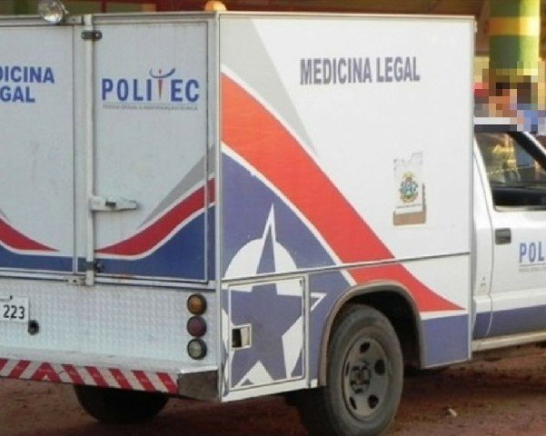 Corpo de homem é achado com o pênis dentro da boca e com várias perfurações