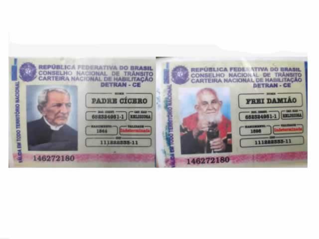 Idoso parado em blitz apresenta carteira de habilitação de Padre Cícero e Frei Damião