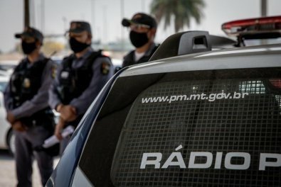 Dois homens são presos por espancar mulheres com vassoura