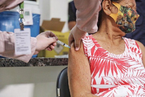 Ministério da Saúde investiga perda de 320 doses de vacina contra a Covid-19 em MT; SES admite