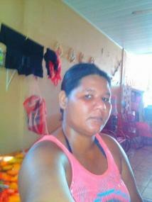 Família procura mulher que saiu de casa para trabalhar e desapareceu