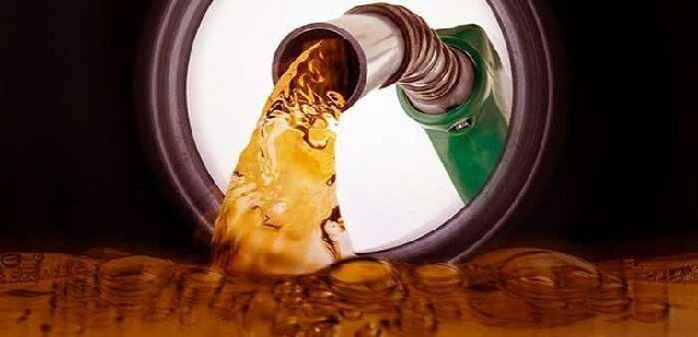 Petrobras diz às distribuidoras que reduzirá preço da gasolina em R$ 0,1420