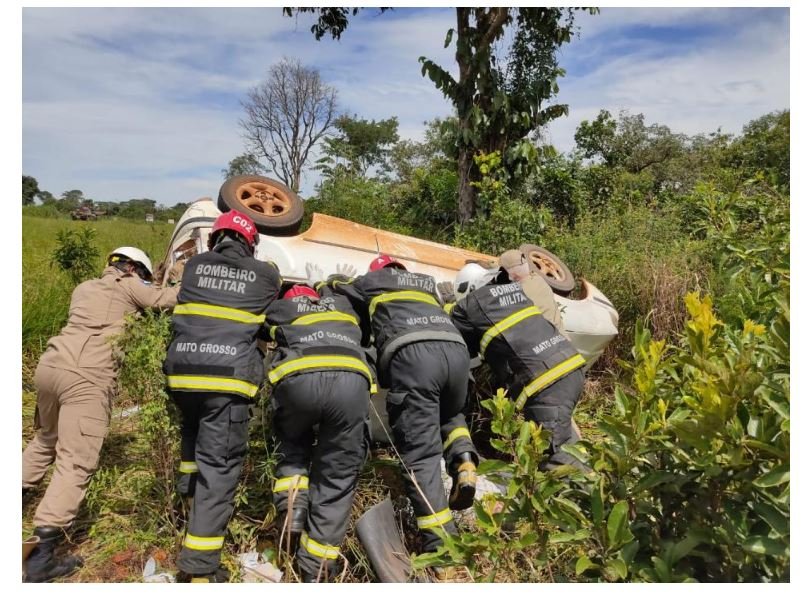 Capotamento na BR-070 deixa uma vítima fatal e 2 feridos